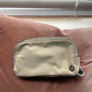 NWOT lululemon everywhere crossbody belt bag